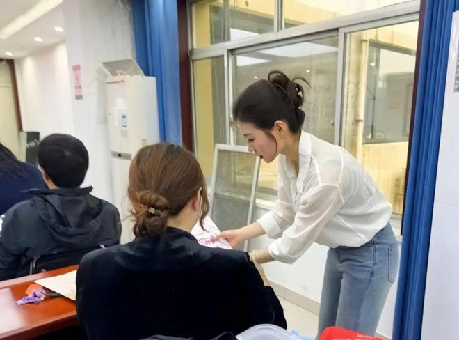 彩神vll首页德州市中病院医美中间展开“皮肤照顾护士安康常识进构造”宣讲举动(图3)